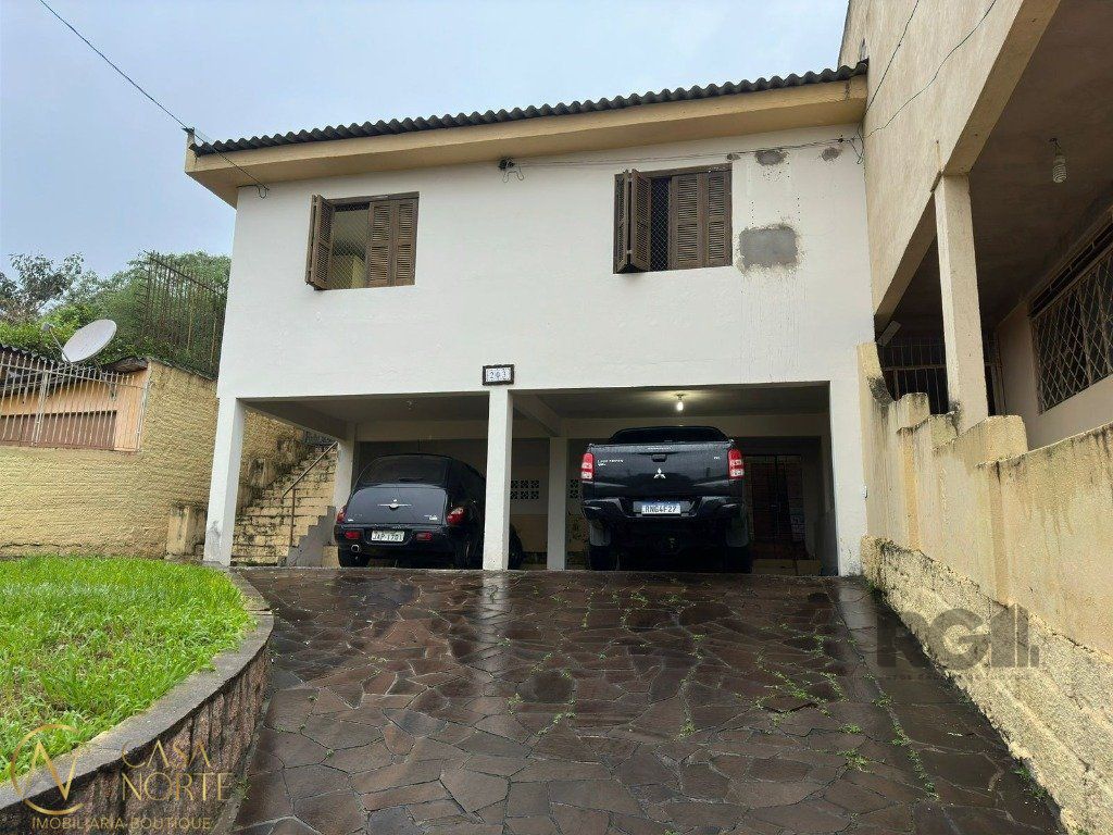 Casa à venda com 3 quartos, 129m², 1 suíte, 2 vagas, Rua Natércia Cunha Veloso no bairro Morro Santana em Porto Alegre