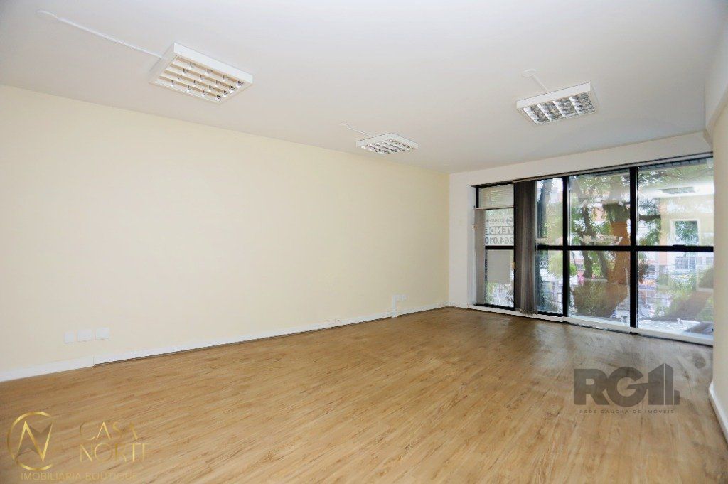 Sala Comercial à venda , 34m², Avenida Cristóvão Colombo no bairro Moinhos de Vento em Porto Alegre