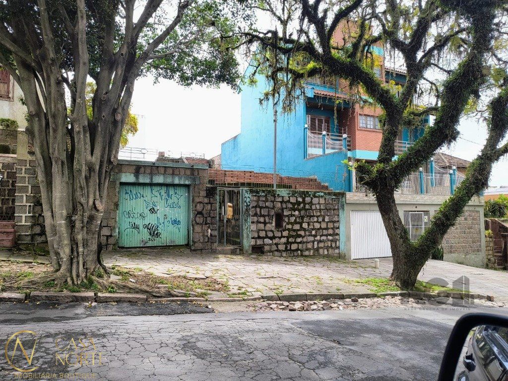 Terreno à venda  com 242m², Rua Doze de Outubro no bairro Partenon em Porto Alegre