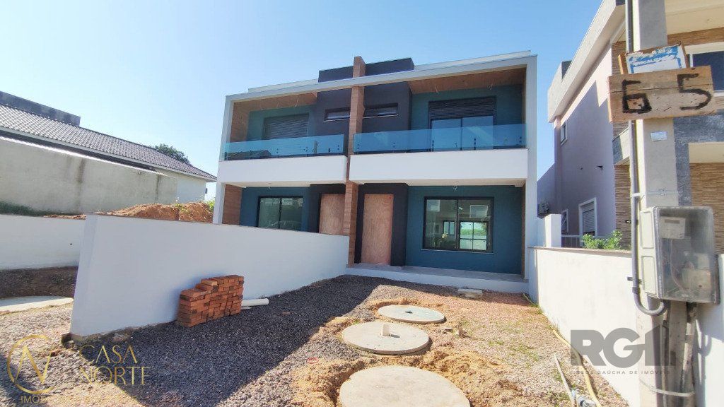 Sobrado à venda com 3 quartos, 123m², 1 suíte, 2 vagas, Rua Ana Abruzzi no bairro Mário Quintana em Porto Alegre