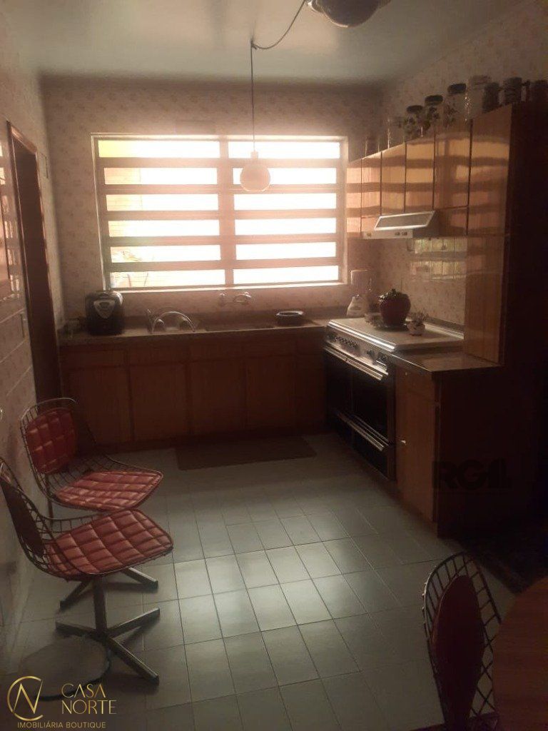 Casa à venda com 3 quartos, 400m², 1 suíte, 2 vagas, Travessa Comandante Gustavo Cramer no bairro Jardim Lindóia em Porto Alegre