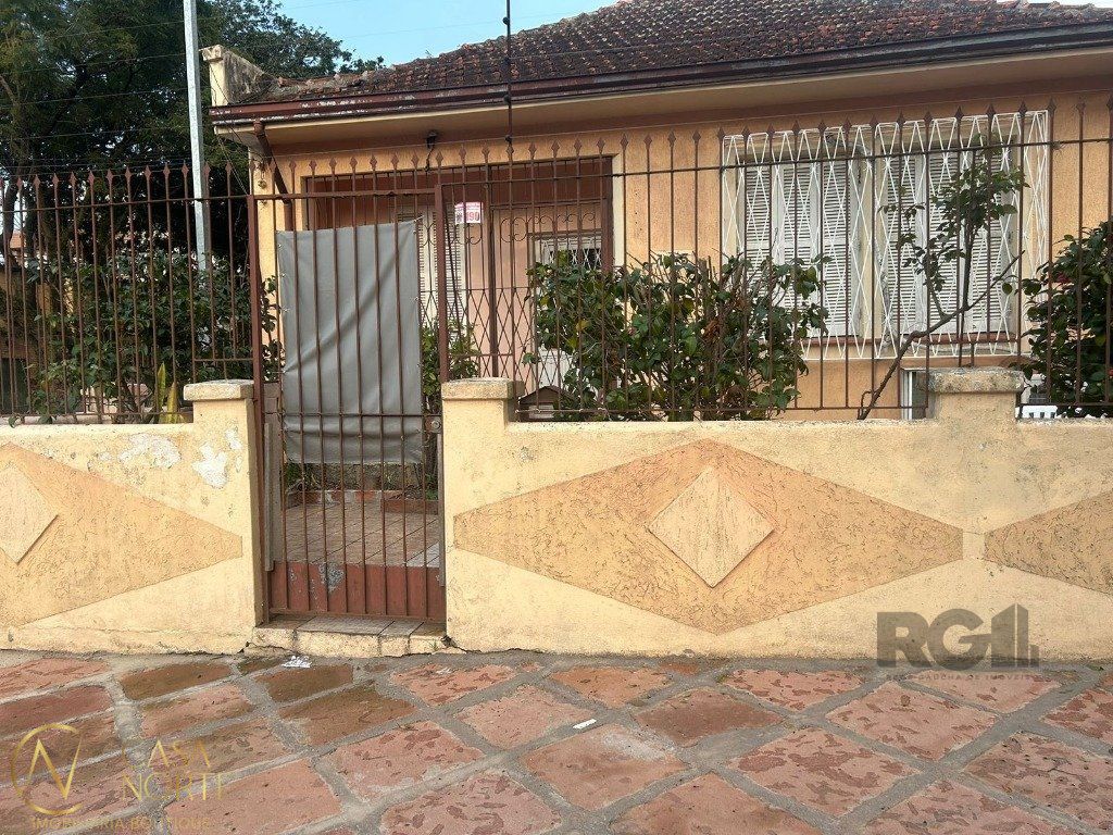Casa à venda com 3 quartos, 120m², 2 vagas, Rua Gonçalves Ledo no bairro Partenon em Porto Alegre