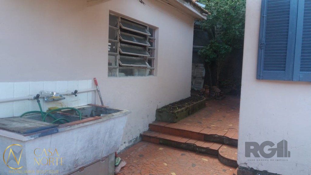 Casa à venda com 3 quartos, 110m², 4 vagas, Rua Enes Bandeira no bairro Cristo Redentor em Porto Alegre