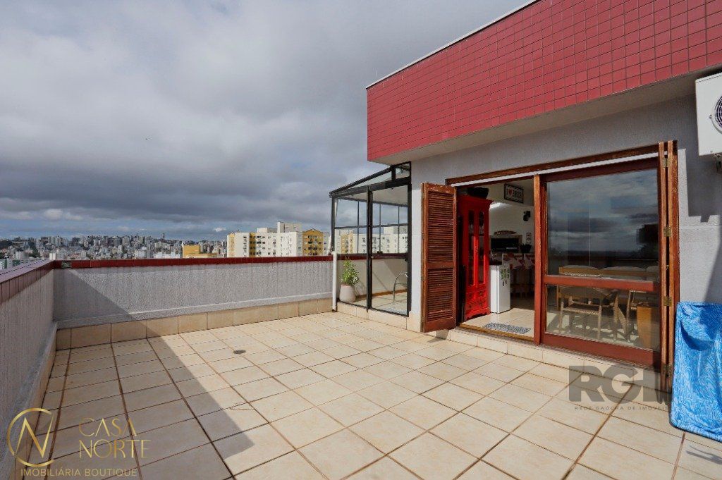 Cobertura à venda com 3 quartos, 164m², 2 vagas, Rua Luiz de Camões no bairro Santo Antônio em Porto Alegre