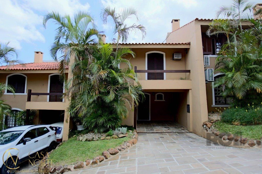 Casa de Condomínio à venda com 3 quartos, 221m², 1 suíte, 2 vagas, Avenida Cai no bairro Cristal em Porto Alegre