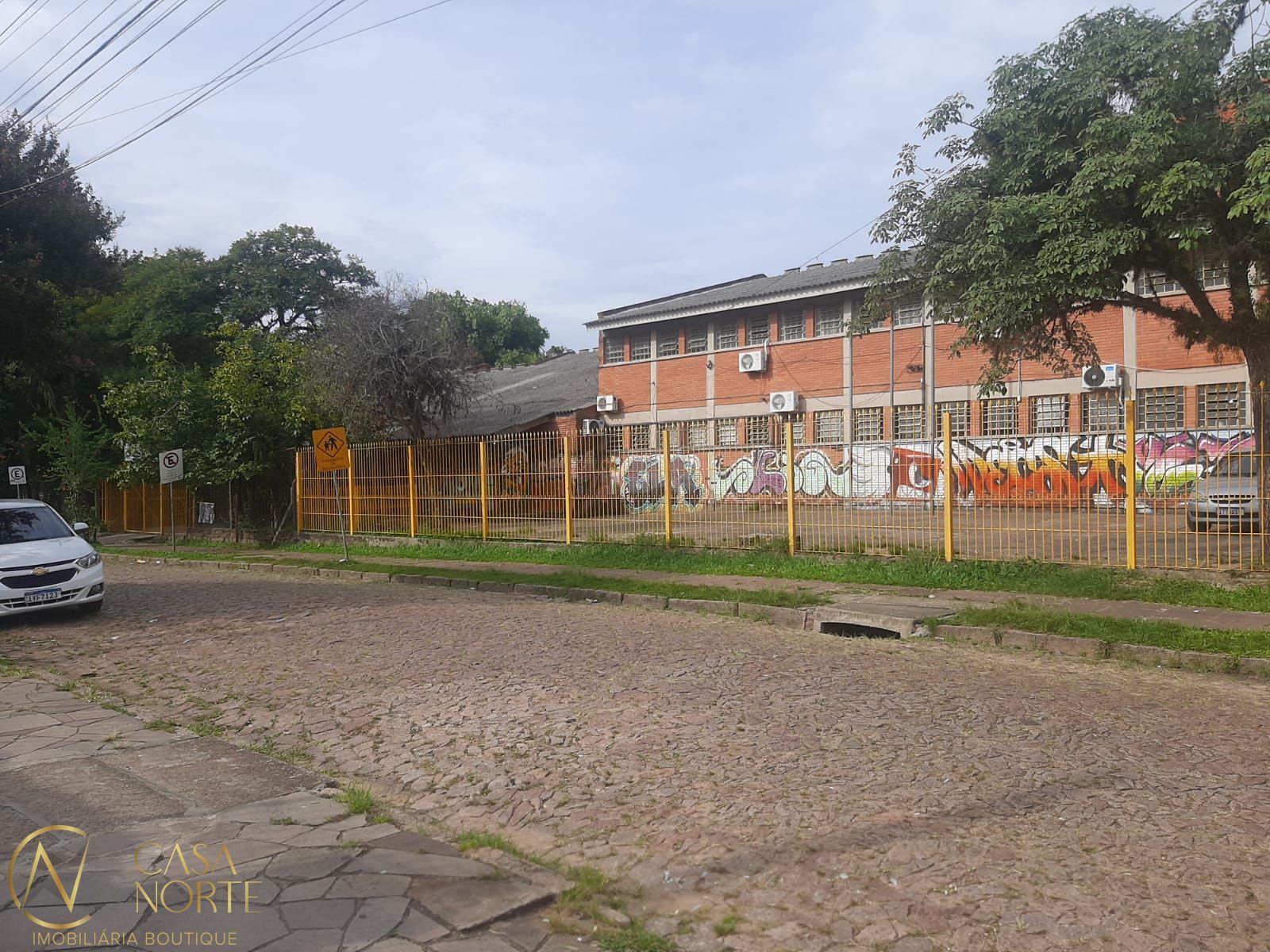 Terreno à venda  com 310m², Rua Hélio Pimpão no bairro Morro Santana em Porto Alegre