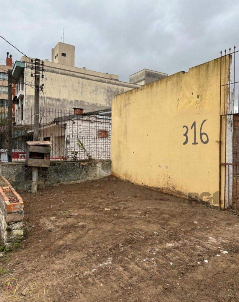 Terreno à venda  com 356m², 4 vagas, Rua Marques de Alegrete no bairro São João em Porto Alegre