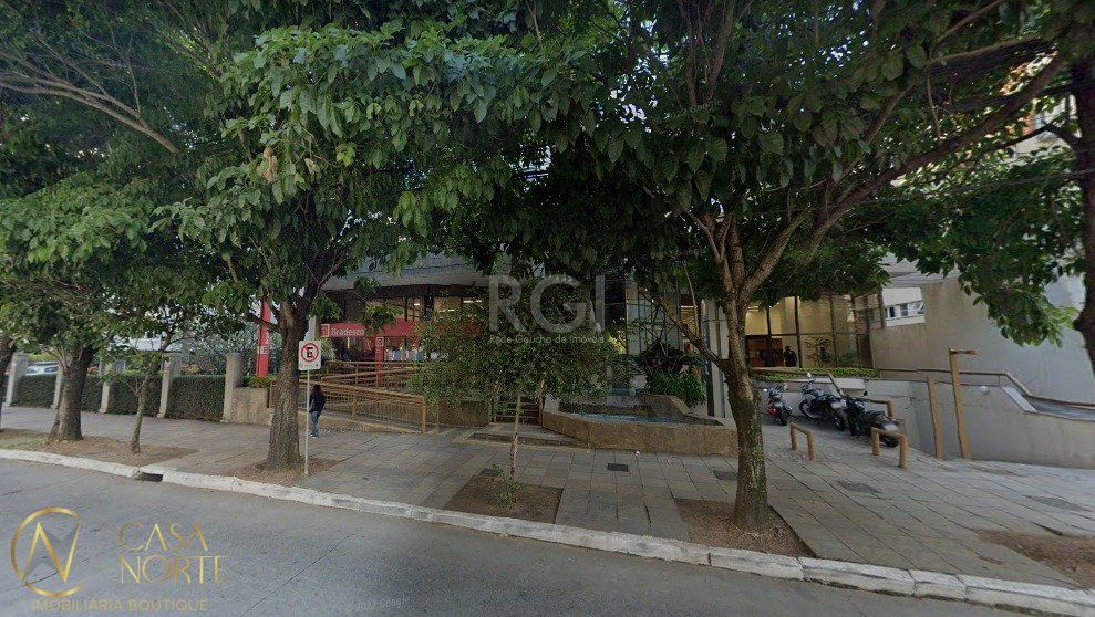 Sala Comercial à venda , 121m², Avenida Carlos Gomes no bairro Auxiliadora em Porto Alegre