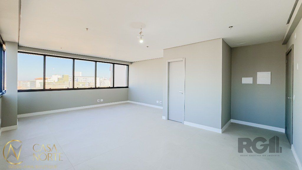 Sala Comercial à venda , 42m², Avenida Cristóvão Colombo no bairro Floresta em Porto Alegre
