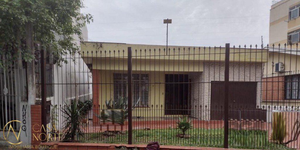 Casa à venda com 3 quartos, 110m², 2 vagas, Rua Cipó no bairro Passo da Areia em Porto Alegre