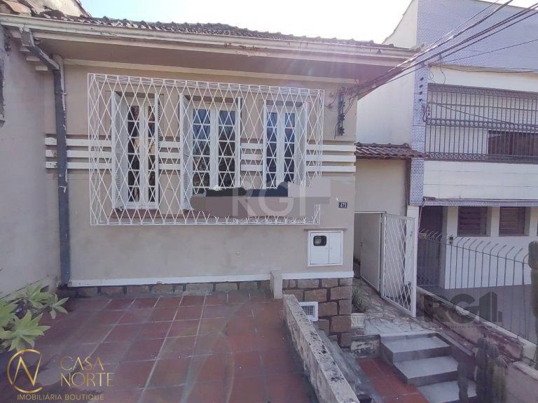 Casa à venda com 4 quartos, 181m², 1 vaga, Rua São Vicente no bairro Rio Branco em Porto Alegre
