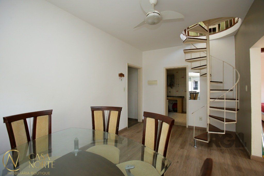 Cobertura à venda com 2 quartos, 115m², 2 vagas, Rua Santa Flora no bairro Nonoai em Porto Alegre