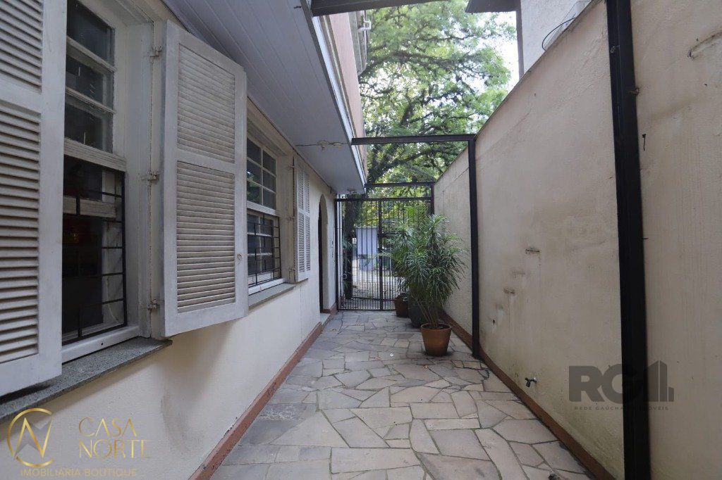 Casa à venda com 3 quartos, 300m², 1 suíte, 1 vaga, Rua Santa Terezinha no bairro Farroupilha em Porto Alegre