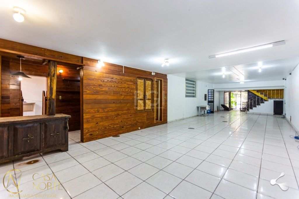 Casa à venda com 3 quartos, 500m², 3 suítes, 4 vagas, Avenida Benno Mentz no bairro Vila Ipiranga em Porto Alegre