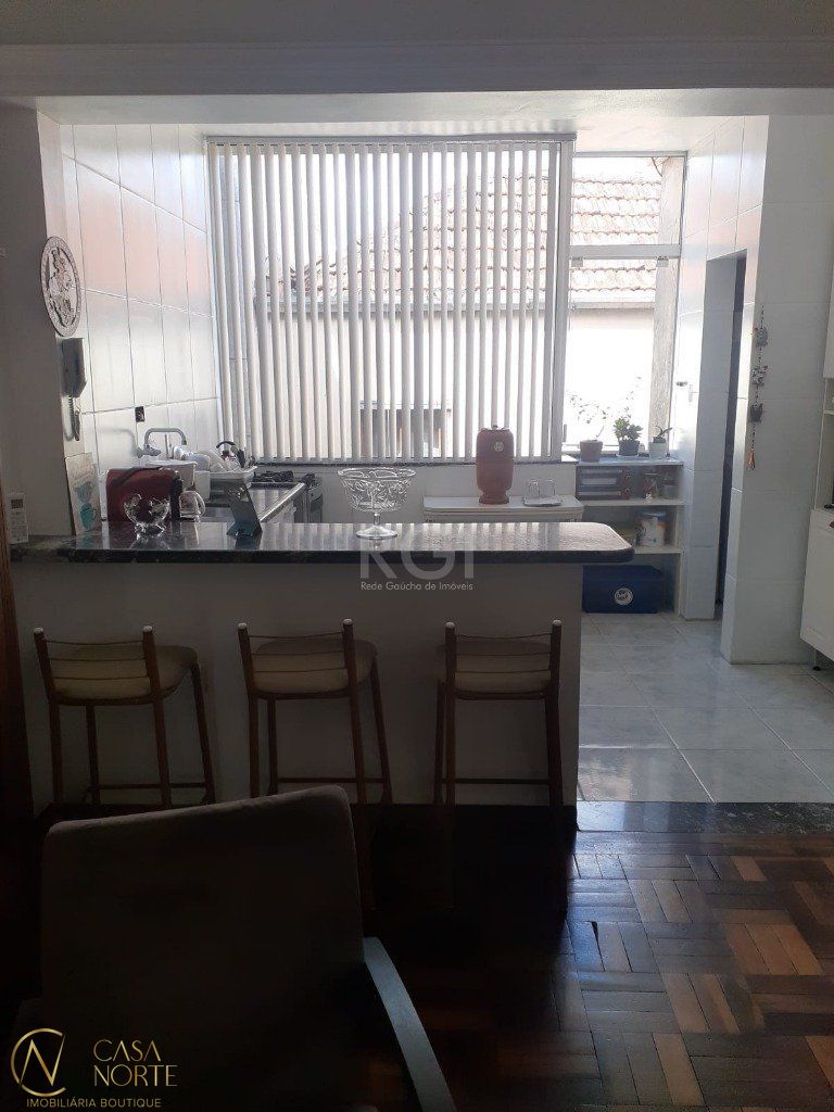 Apartamento à venda com 2 quartos, 75m², Avenida Bento Gonçalves no bairro Partenon em Porto Alegre