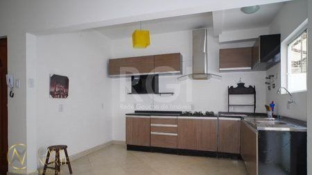 Apartamento à venda com 2 quartos, 77m², Avenida Andarai no bairro Passo da Areia em Porto Alegre