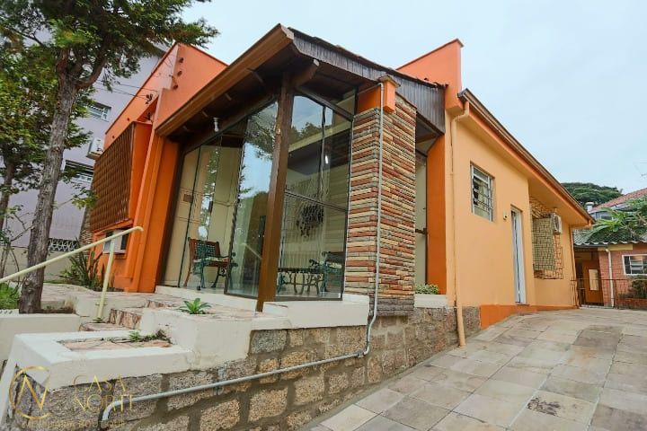 Casa à venda com 3 quartos, 164m², 1 suíte, 3 vagas, Rua Artigas no bairro Petrópolis em Porto Alegre