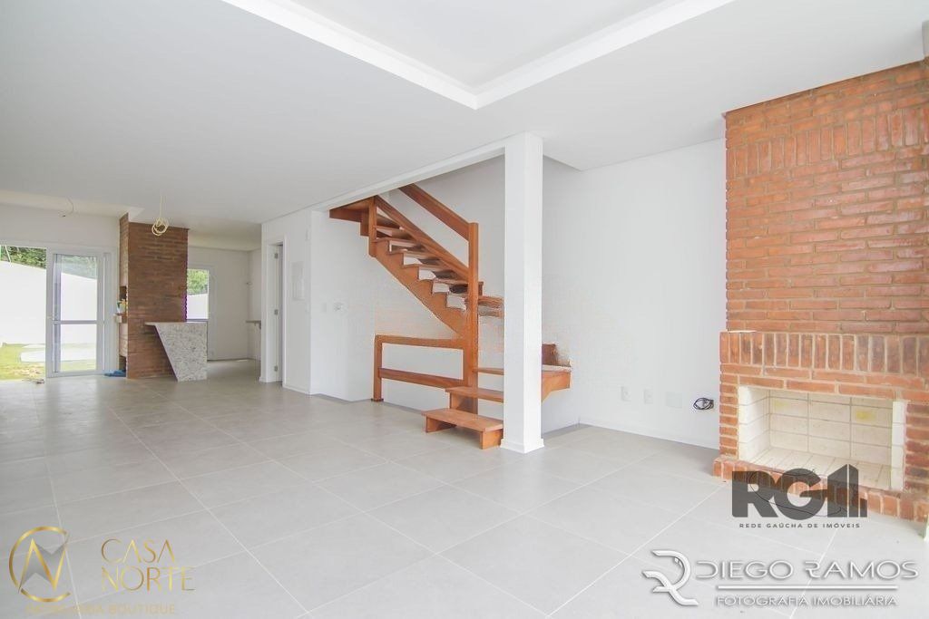 Sobrado à venda com 3 quartos, 161m², 3 suítes, 2 vagas, Avenida Altos do Santa Rita no bairro Aberta dos Morros em Porto Alegre