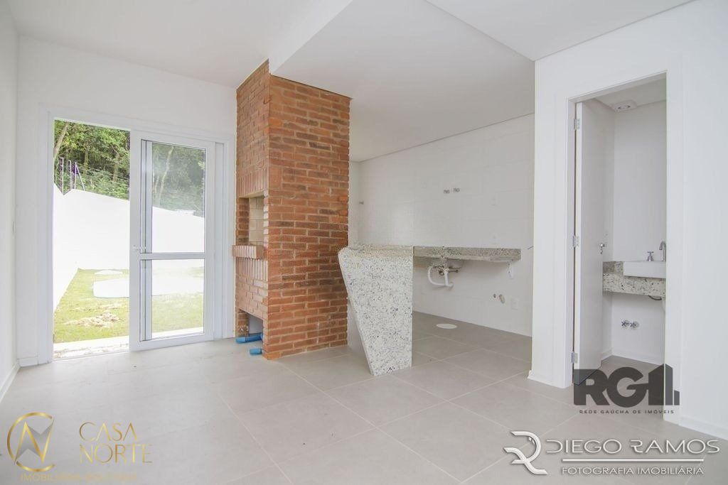 Sobrado à venda com 3 quartos, 161m², 3 suítes, 2 vagas, Avenida Altos do Santa Rita no bairro Aberta dos Morros em Porto Alegre