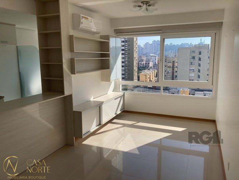 Apartamento à venda com 2 quartos, 65m², 1 suíte, 1 vaga, Rua General Lima e Silva no bairro Cidade Baixa em Porto Alegre