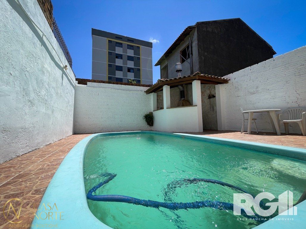 Casa à venda com 3 quartos, 120m², 1 suíte, 1 vaga, Rua Enfermeiro Ventura no bairro Vila Nova em Porto Alegre