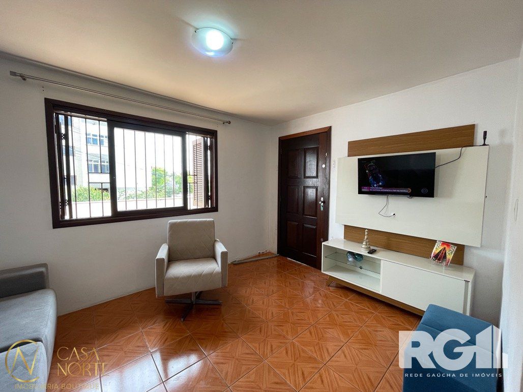 Casa à venda com 4 quartos, 94m², 2 vagas, Rua Paulino Chaves no bairro Santo Antônio em Porto Alegre