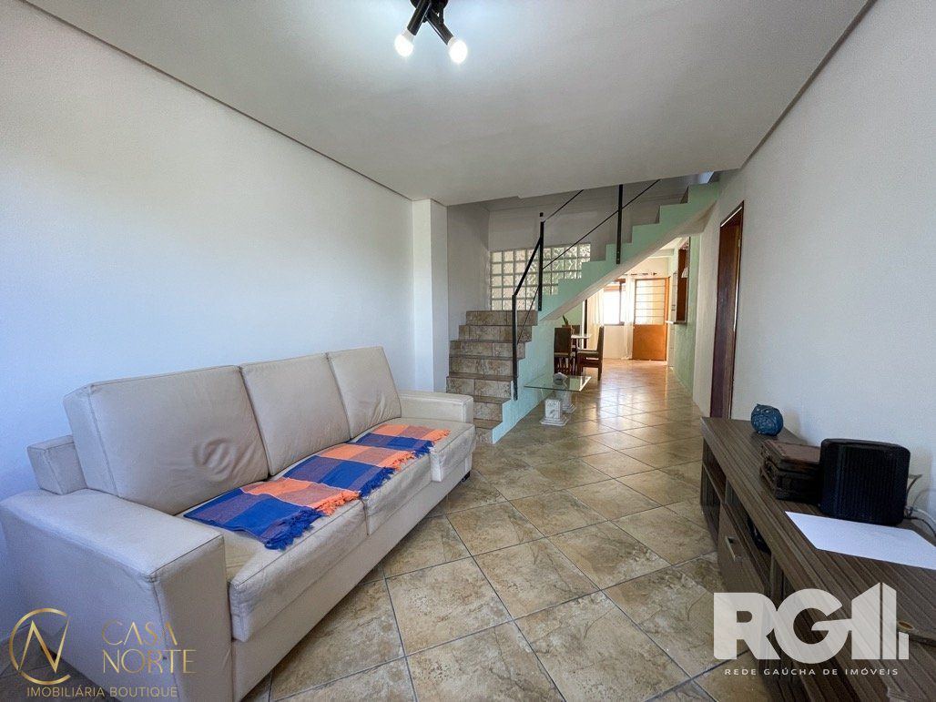 Casa à venda com 3 quartos, 120m², 1 suíte, 1 vaga, Rua Enfermeiro Ventura no bairro Vila Nova em Porto Alegre