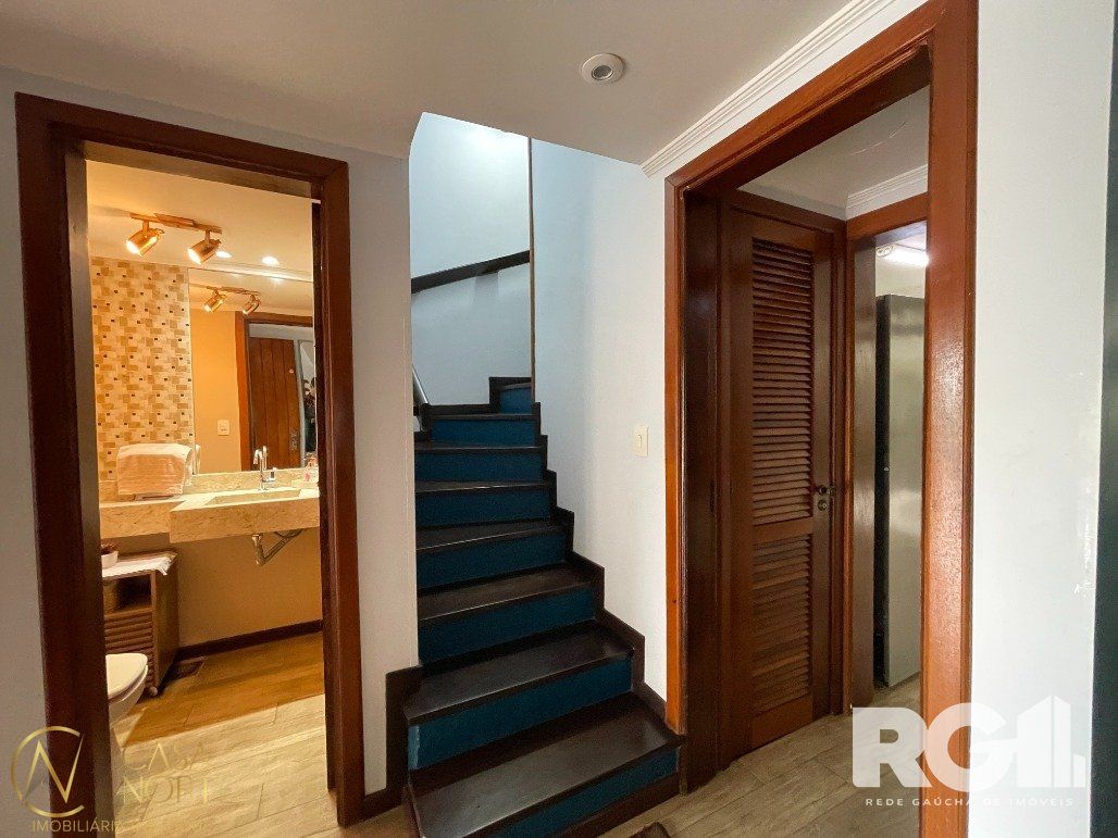 Casa de Condomínio à venda com 4 quartos, 323m², 3 suítes, 2 vagas, Rua Doutor Pereira Neto no bairro Tristeza em Porto Alegre
