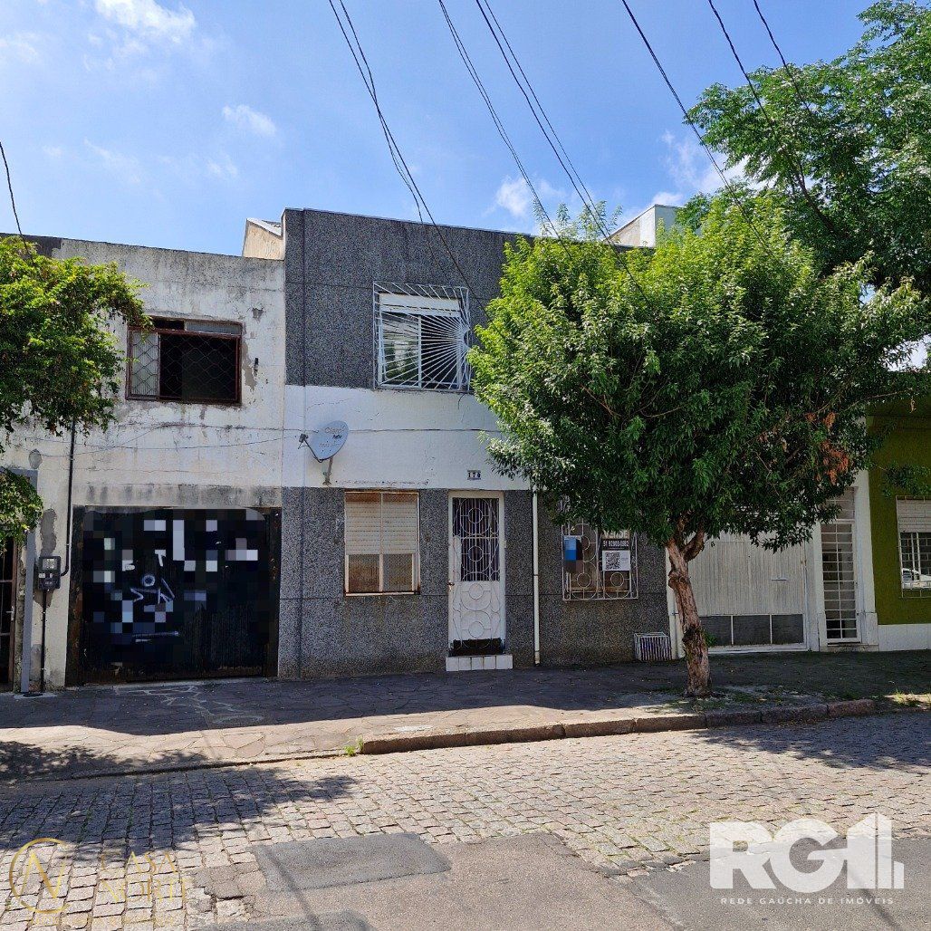 Casa à venda com 4 quartos, 152m², 1 suíte, Rua Nunes Machado no bairro Azenha em Porto Alegre