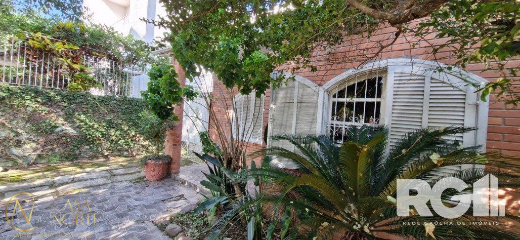 Casa à venda com 3 quartos, 160m², 3 vagas, Rua Madre Ana no bairro Glória em Porto Alegre
