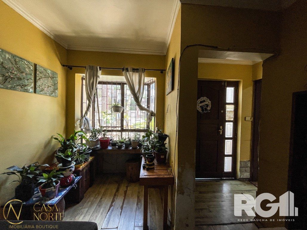 Casa à venda com 4 quartos, 180m², 1 vaga, Rua Antônio Ribeiro no bairro Santo Antônio em Porto Alegre