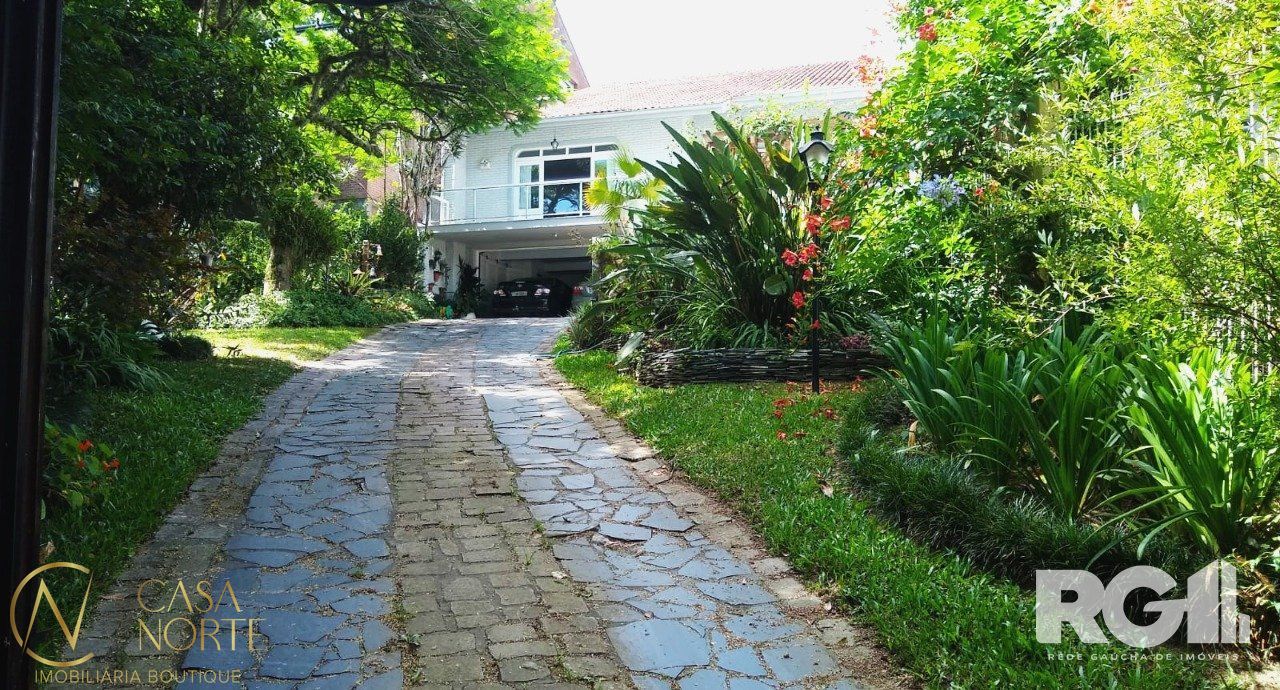 Casa à venda com 3 quartos, 330m², 3 suítes, 4 vagas, Praça Soluma no bairro Vila Assunção em Porto Alegre