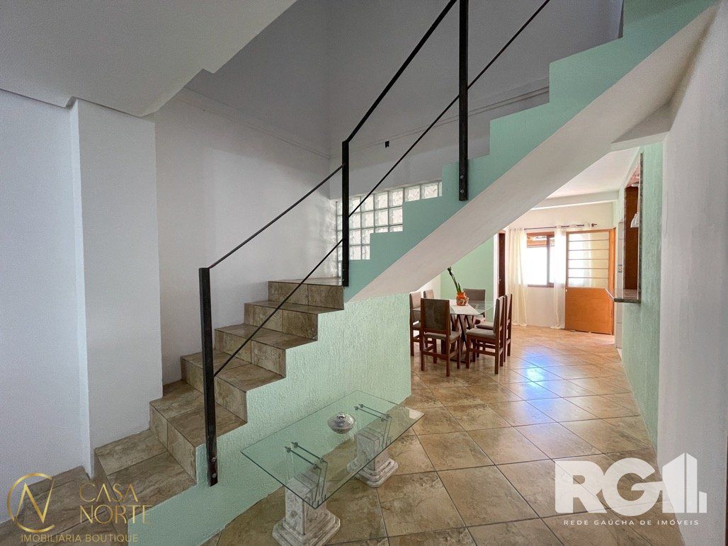 Casa à venda com 3 quartos, 120m², 1 suíte, 1 vaga, Rua Enfermeiro Ventura no bairro Vila Nova em Porto Alegre