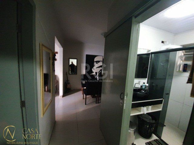 Casa à venda com 4 quartos, 250m², 1 suíte, 8 vagas, Rua Souza Lobo no bairro Vila Jardim em Porto Alegre