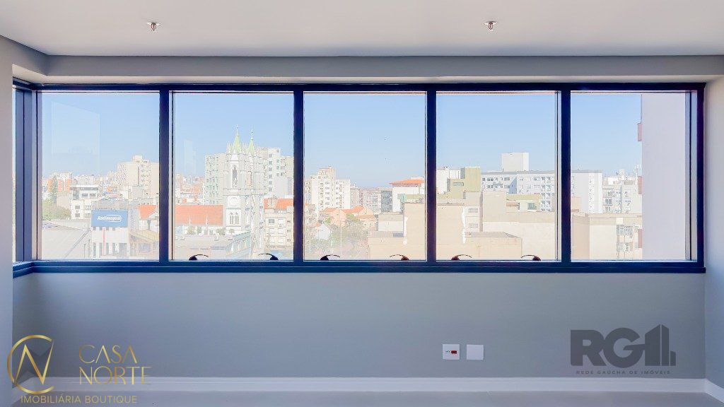 Sala Comercial à venda , 42m², Avenida Cristóvão Colombo no bairro Floresta em Porto Alegre