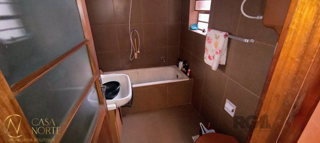 Casa à venda com 3 quartos, 178m², 1 vaga, Rua Emancipação no bairro Floresta em Porto Alegre