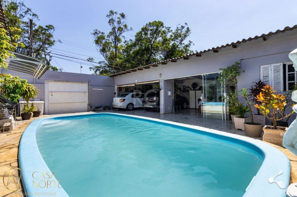 Casa à venda com 3 quartos, 215m², 1 suíte, 4 vagas, Rua Professor Leopoldo Tietbohl no bairro Jardim Itu em Porto Alegre