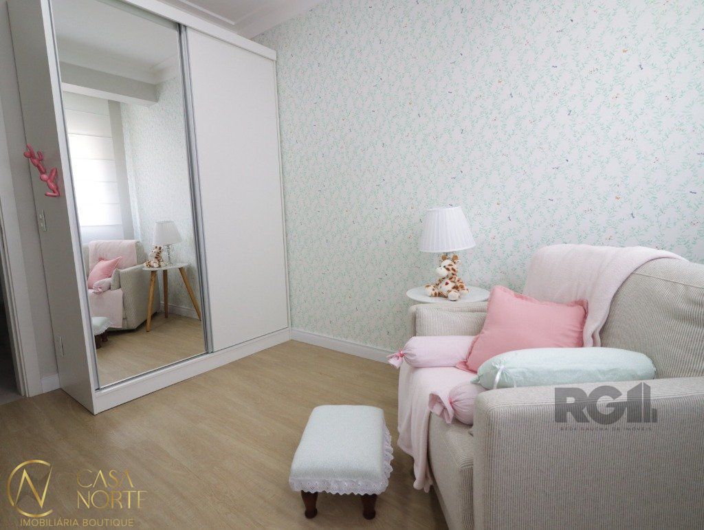 Casa de Condomínio à venda com 3 quartos, 168m², 2 suítes, 2 vagas, Rua Madre Clara no bairro Mário Quintana em Porto Alegre
