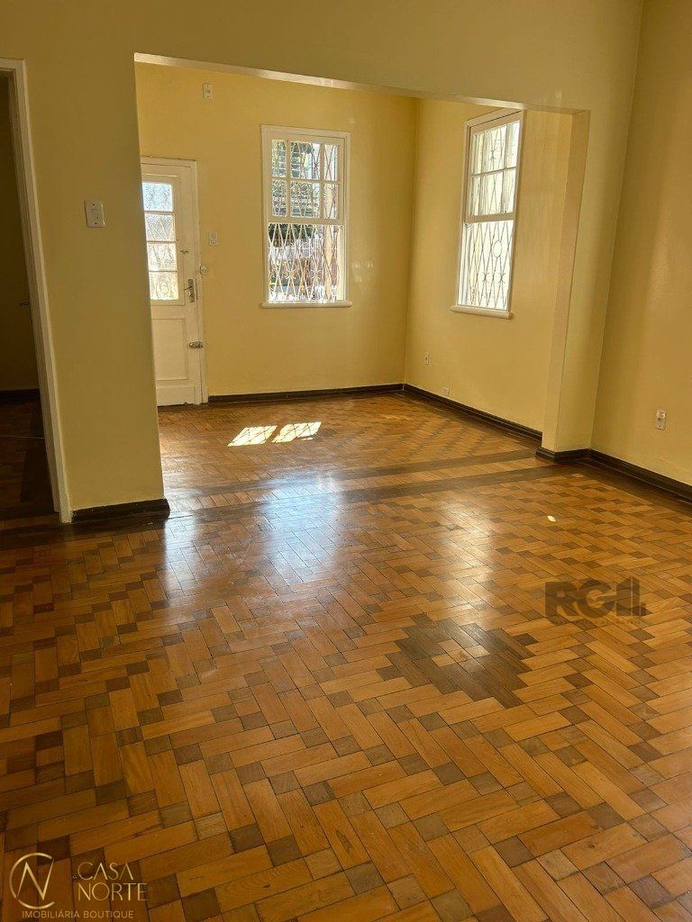 Casa à venda com 3 quartos, 120m², 2 vagas, Rua Gonçalves Ledo no bairro Partenon em Porto Alegre