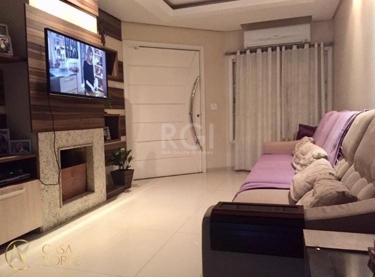 Casa à venda com 5 quartos, 242m², 1 suíte, 3 vagas, Rua Zeferino Dias no bairro Sarandi em Porto Alegre