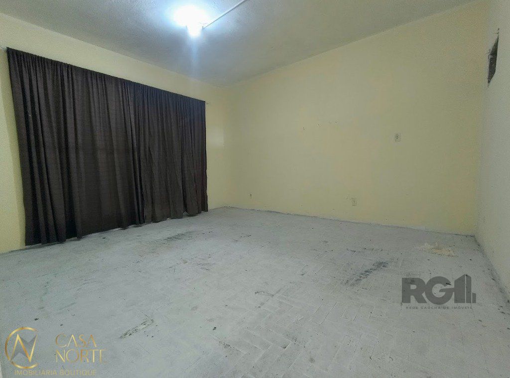 Casa à venda com 5 quartos, 280m², 1 vaga, Rua Rafael Clark no bairro Partenon em Porto Alegre