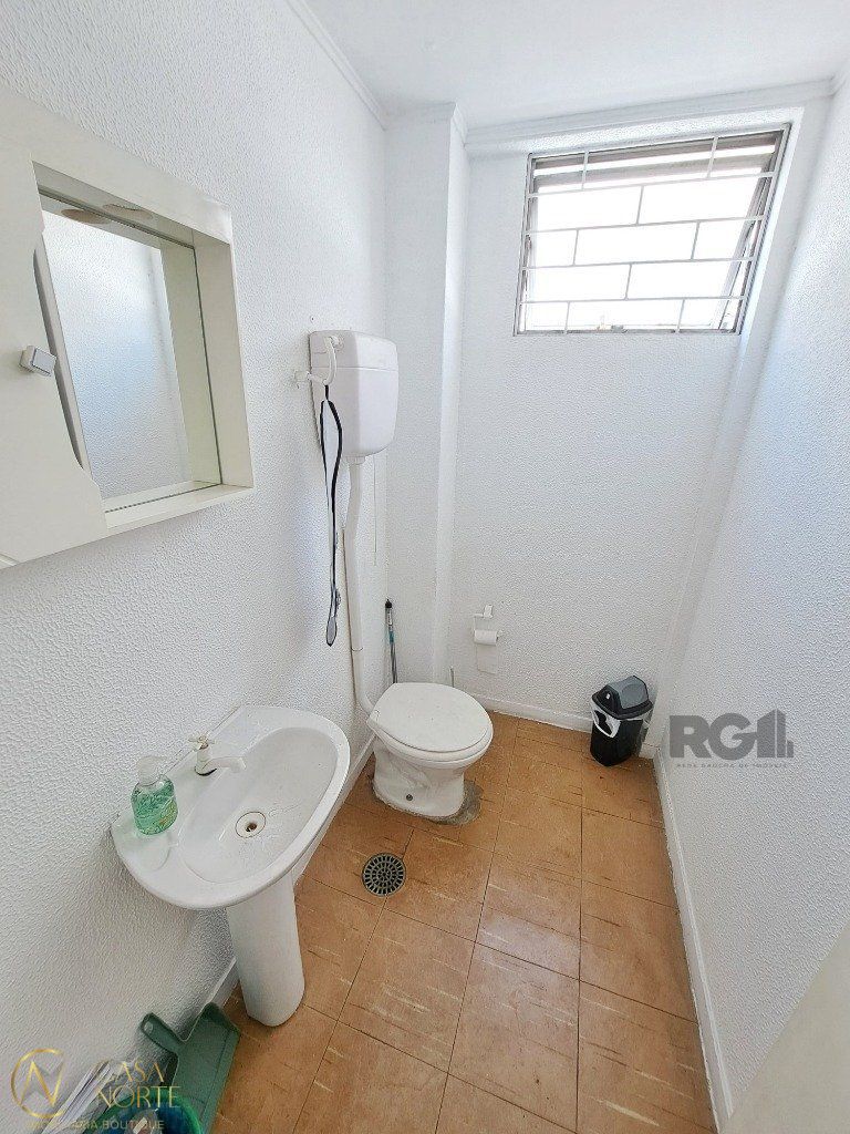 Sala Comercial à venda , 25m², Avenida Cristovao Colombo no bairro Floresta em Porto Alegre