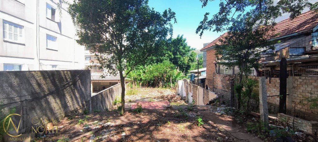 Terreno à venda  com 219m², Rua Dário Totta no bairro Teresópolis em Porto Alegre
