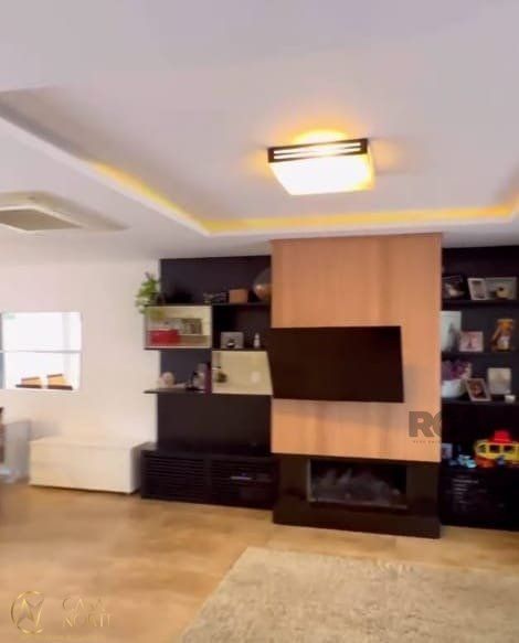 Casa à venda com 3 quartos, 245m², 3 suítes, 2 vagas, Avenida Willy Eugênio Fleck no bairro Sarandi em Porto Alegre