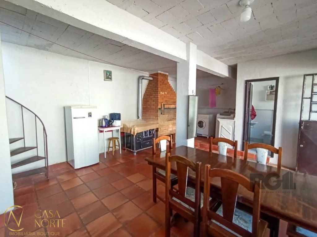 Casa à venda com 3 quartos, 65m², 2 vagas, Rua Barcelona no bairro Lomba do Pinheiro em Porto Alegre