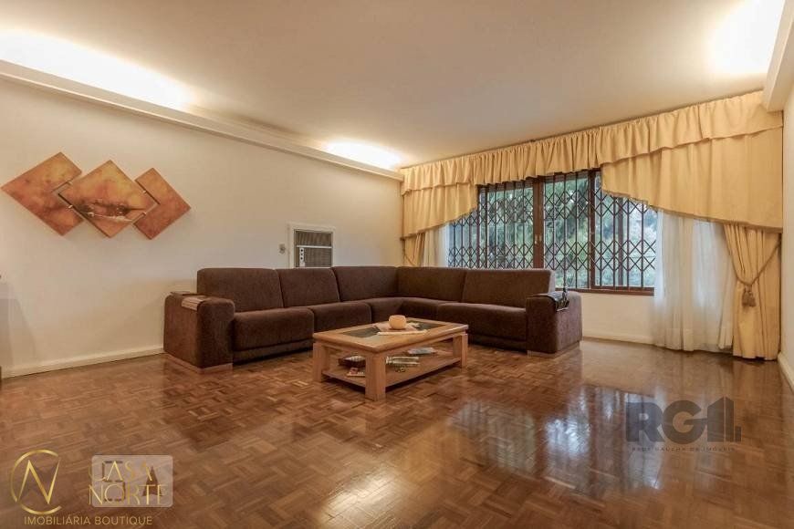 Casa à venda com 4 quartos, 329m², 1 suíte, 3 vagas, Rua João Paetzel no bairro Chácara das Pedras em Porto Alegre