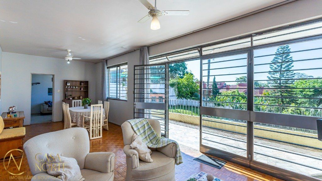 Casa à venda com 5 quartos, 500m², 1 suíte, 5 vagas, Rua Correa Lima no bairro Santa Tereza em Porto Alegre