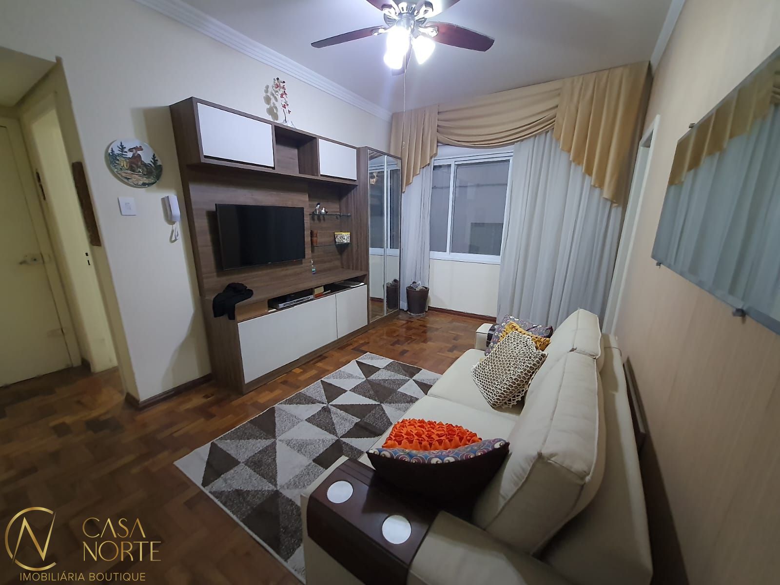 Apartamento à venda com 2 quartos, 77m², 2 vagas, Rua Félix da Cunha no bairro Floresta em Porto Alegre