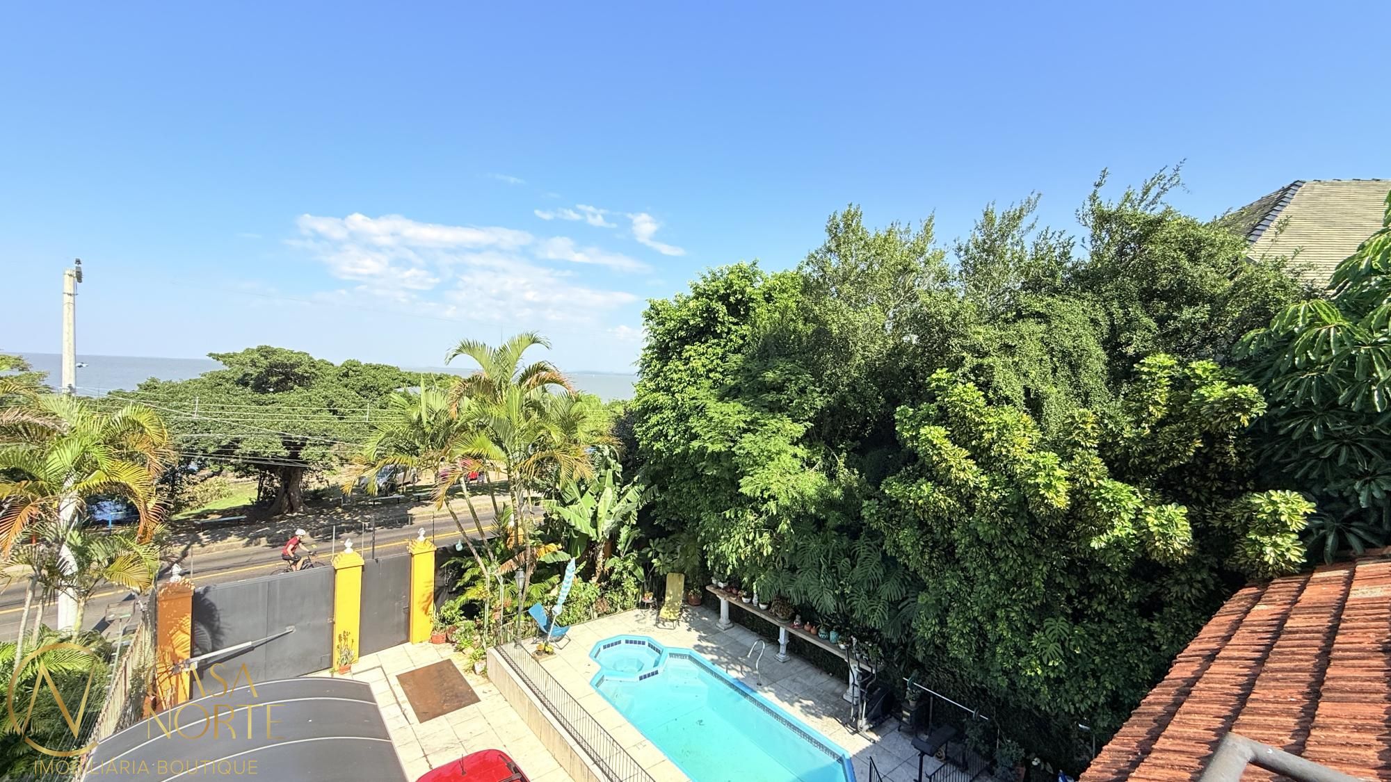 Casa à venda com 3 quartos, 280m², 1 suíte, 4 vagas, Avenida Guaíba no bairro Vila Assunção em Porto Alegre