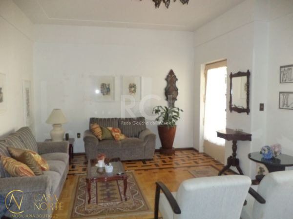 Casa à venda com 3 quartos, 150m², 2 vagas, Praça Princesa Isabel no bairro Azenha em Porto Alegre
